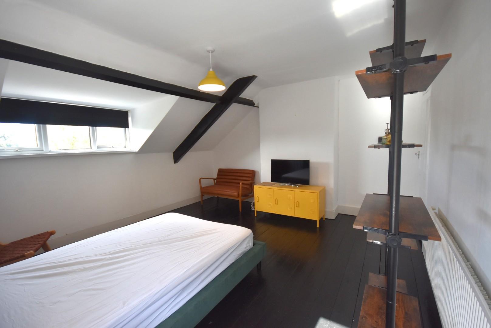 Second Floor Flat 27, Plymouth Road, Penarth, Vale Of Glamorgan, CF64 3DA